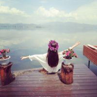 蔚蓝海边美女头像