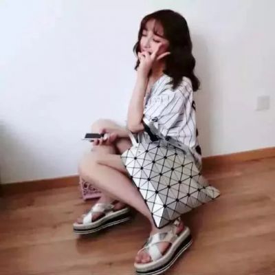 时尚两姐妹头像同一人两张