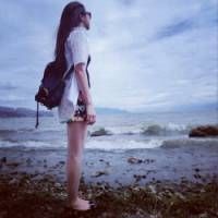 女生侧面唯美头像海边
