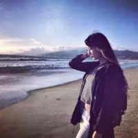 女生侧面唯美头像海边