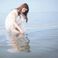 女生侧面唯美头像海边