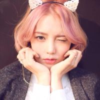 韩范短发女生微信头像