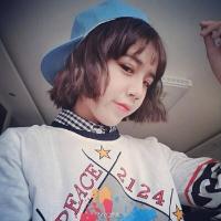 韩范短发女生微信头像