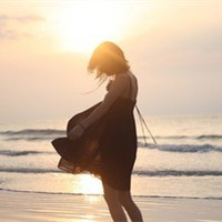 短发女生海边个性头像