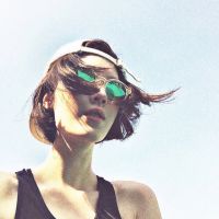 短发女生海边个性头像