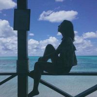 短发女生海边个性头像