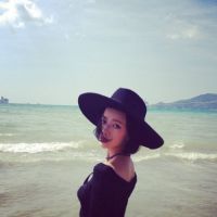 短发女生海边个性头像