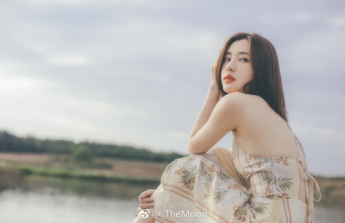 脱俗清新的美女图片