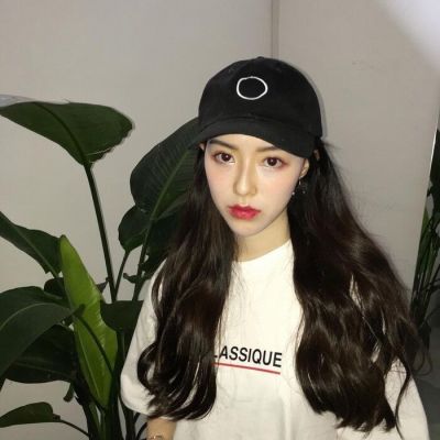女生头像戴帽子长发