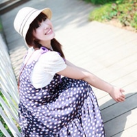 女生头像戴帽子长发