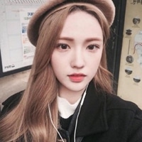 女生头像戴帽子长发