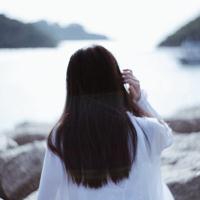 背影女神海边唯美头像