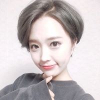 短发女生帅气微信头像