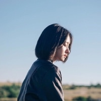 短发女生帅气微信头像