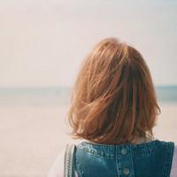 短发女生帅气微信头像