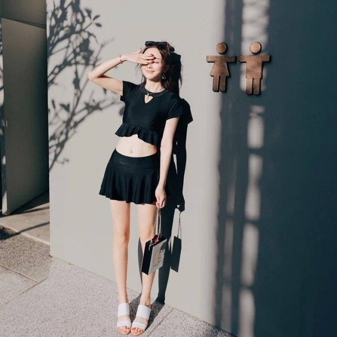 女生夏天穿超短裙图片，长腿的诱惑！