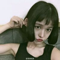 短发女生微信头像高冷