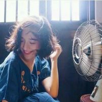 短发女生微信头像高冷