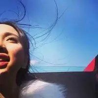 女生看天空的头像