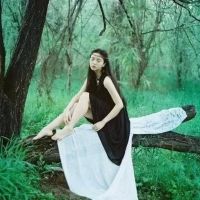 长裙女生头像