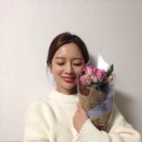 微信头像女捧花