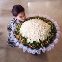 微信头像女捧花
