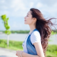 微笑的女生头像