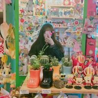 拿手机的女生头像