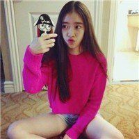 拿手机的女生头像