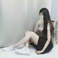 拿手机的女生头像