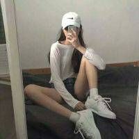 拿手机的女生头像