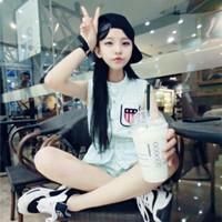拿手机的女生头像