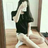 拿手机的女生头像