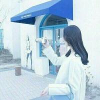 蓝色的女生头像