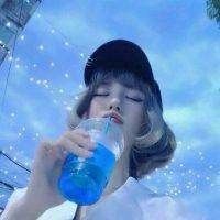 蓝色的女生头像