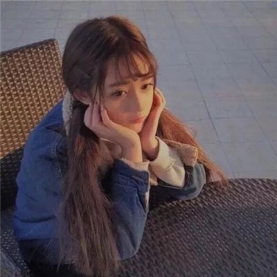 蓝色的女生头像