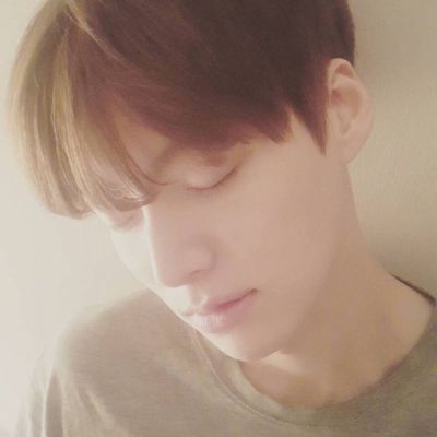 帅气韩国男生头像