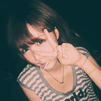 酷酷笑的女生头像