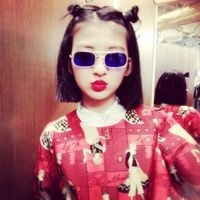 酷酷笑的女生头像
