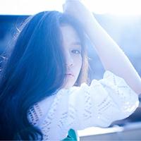 酷酷笑的女生头像