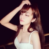 酷酷笑的女生头像