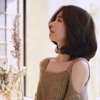 侧脸头像短发女生高冷
