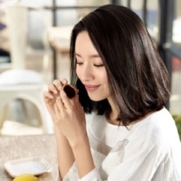 侧脸头像短发女生高冷