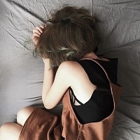 侧脸头像短发女生高冷
