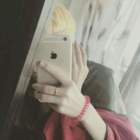 男生头像玩手机