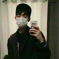 男生头像玩手机