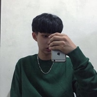 男生头像玩手机