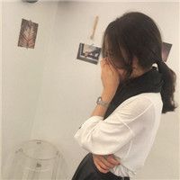 侧身女生头像酷酷的