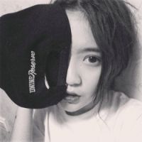 侧身女生头像酷酷的