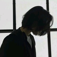 侧身女生头像酷酷的
